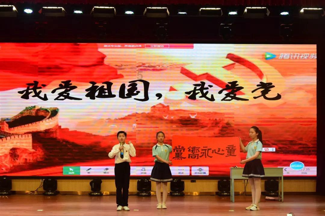 1月29日《花垣新闻》︱花垣县举行“书写新时代,新春送祝福”2024年艺术家免费送春联惠民活动